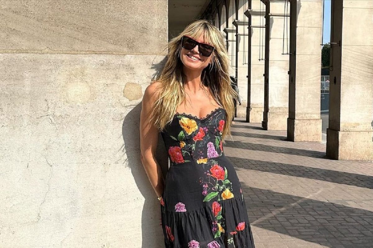 Ilyen bombázó Heidi Klum egyik kedvenc bikinijében (videó)